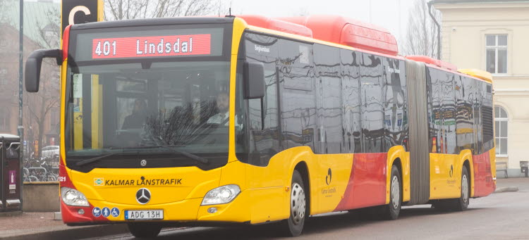 Ledbuss står parkerad på Kalmar central.